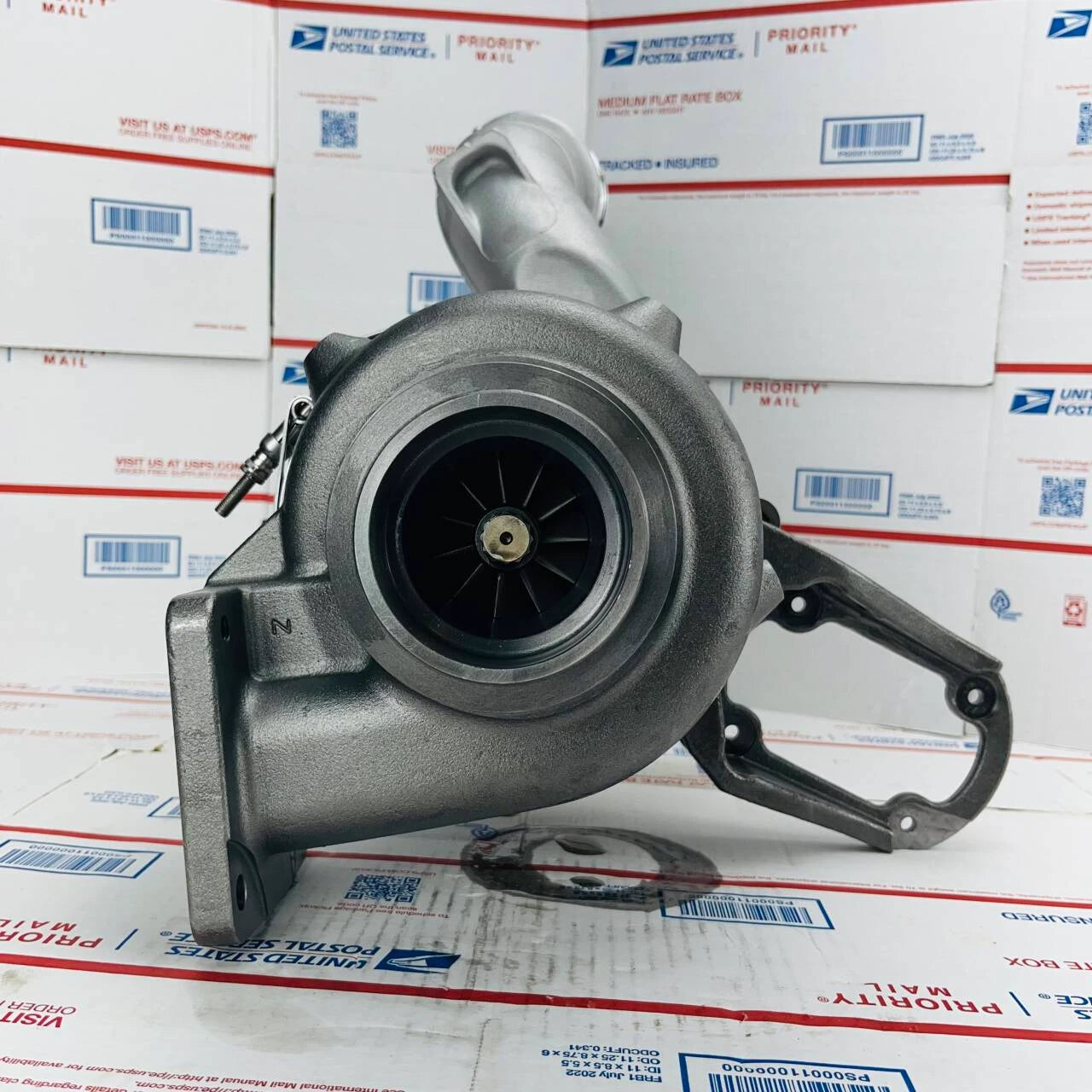New Turbocharger 177325 For International Navistar MaxxForce DT466 B2UV-63