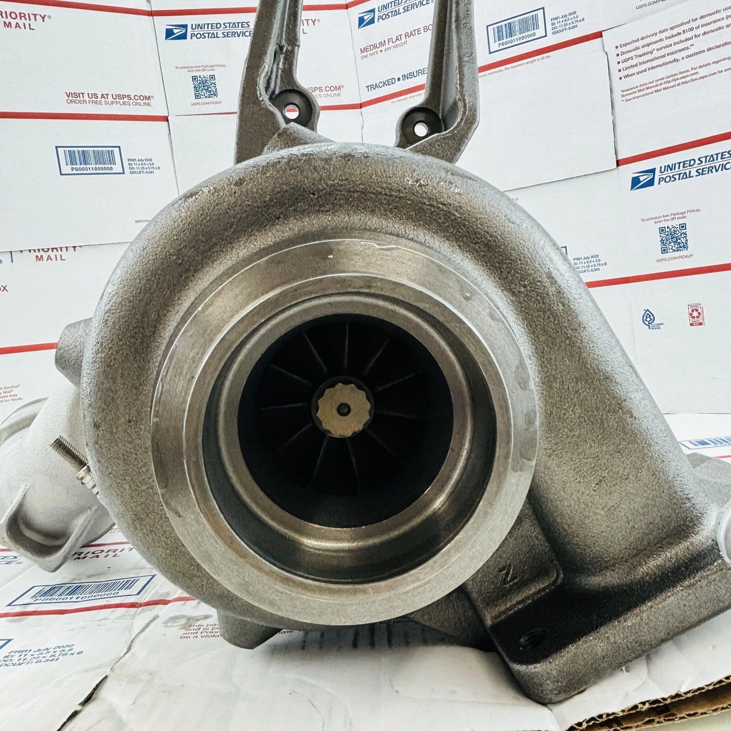 New B2UV 12639880003 12639700003 Turbo For International Navistar DT466 570 I326